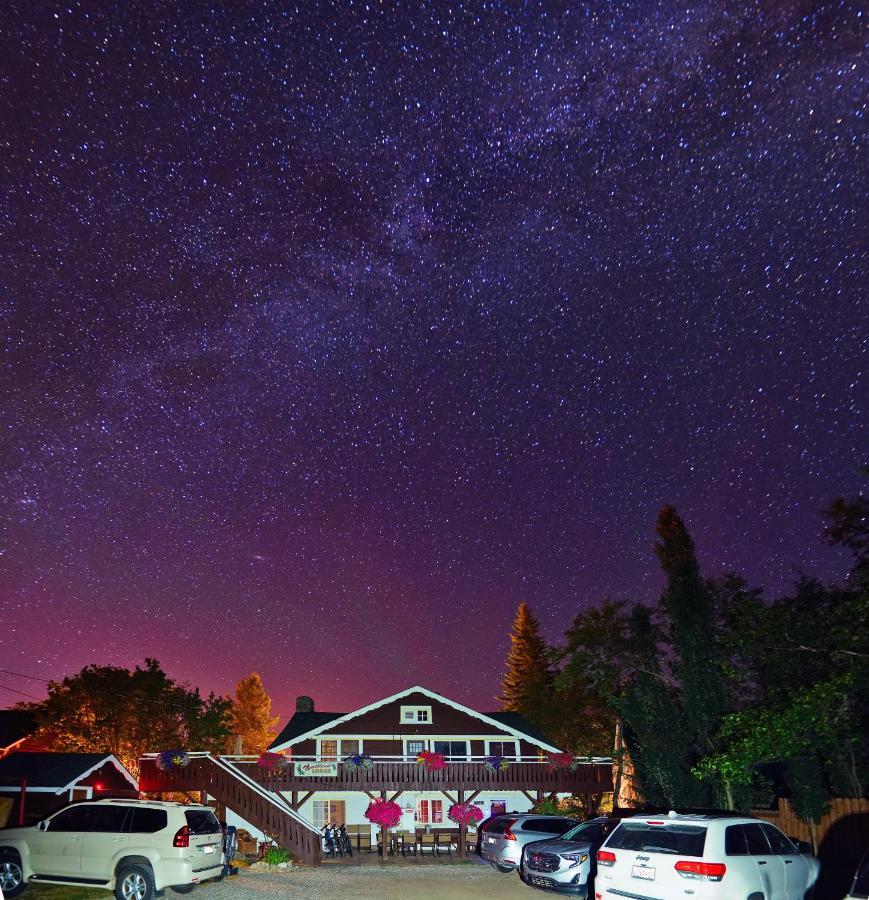 Northland Lodge Waterton Park Exterior foto