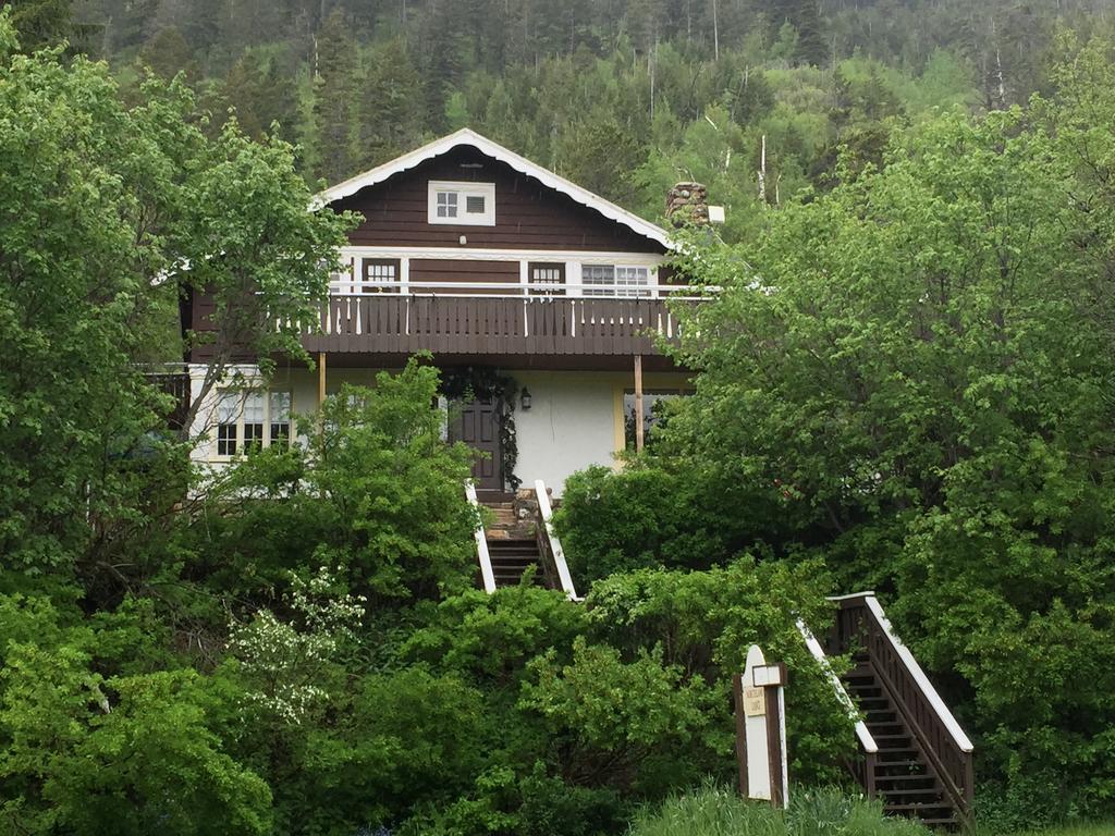 Northland Lodge Waterton Park Exterior foto